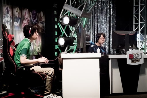 画像ギャラリー No.026のサムネイル画像 / ［闘会議2018］「ドラゴンボール ファイターズ」発売後最速大会“超・バトルトーナメント”レポート。優勝はGO1選手