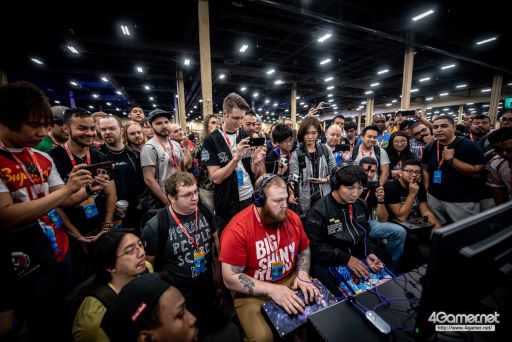 画像ギャラリー No.032のサムネイル画像 / ［EVO2018］いよいよ開幕した格闘ゲームイベント「EVO2018」，初日Twitterまとめ。「BBTAG」部門ファイナリストは7名が日本人選手に