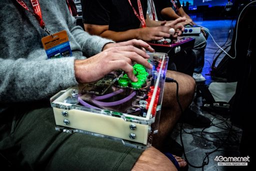 画像ギャラリー No.034のサムネイル画像 / ［EVO2018］戦いが佳境を迎えた「EVO2018」，2日目Twitterまとめ。「ストV」部門4名ほか，計11名の日本人選手が決勝へ進出