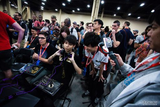 画像ギャラリー No.043のサムネイル画像 / ［EVO2018］戦いが佳境を迎えた「EVO2018」，2日目Twitterまとめ。「ストV」部門4名ほか，計11名の日本人選手が決勝へ進出
