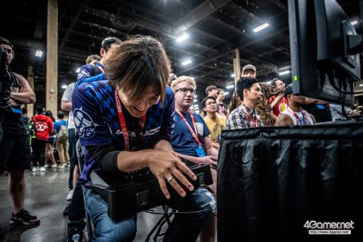 画像ギャラリー No.054のサムネイル画像 / ［EVO2018］戦いが佳境を迎えた「EVO2018」，2日目Twitterまとめ。「ストV」部門4名ほか，計11名の日本人選手が決勝へ進出