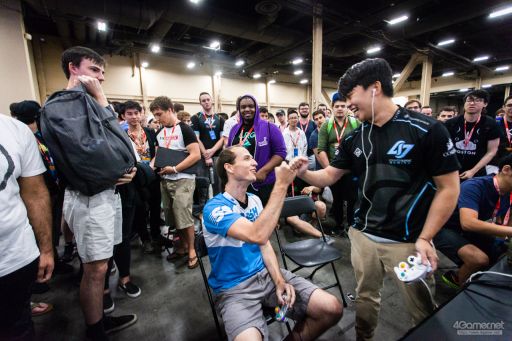 画像ギャラリー No.065のサムネイル画像 / ［EVO2018］戦いが佳境を迎えた「EVO2018」，2日目Twitterまとめ。「ストV」部門4名ほか，計11名の日本人選手が決勝へ進出