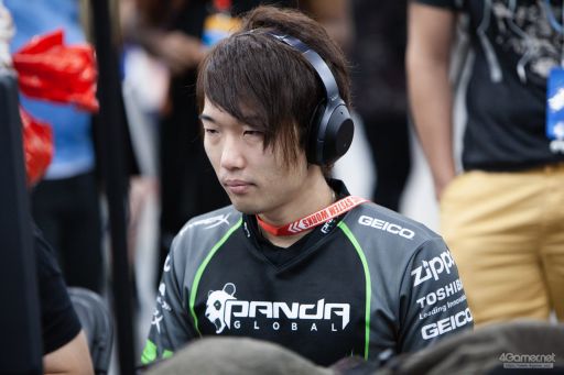 画像ギャラリー No.074のサムネイル画像 / ［EVO2018］戦いが佳境を迎えた「EVO2018」，2日目Twitterまとめ。「ストV」部門4名ほか，計11名の日本人選手が決勝へ進出
