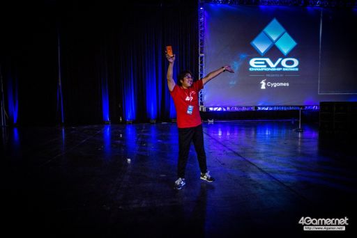 画像ギャラリー No.141のサムネイル画像 / ［EVO2018］戦いが佳境を迎えた「EVO2018」，2日目Twitterまとめ。「ストV」部門4名ほか，計11名の日本人選手が決勝へ進出