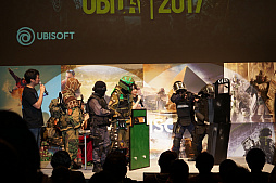 画像ギャラリー No.007のサムネイル画像 / 「UBIDAY2017」をレポート。タチャンカの等身大電動フィギュアが手を振り,コスプレコンテストが行われ,新規タイトルが発表された