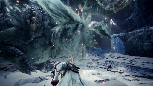 画像ギャラリー No.019のサムネイル画像 / 「MONSTER HUNTER WORLD: ICEBORNE」の新アクション「クラッチクロー」の情報が公開。大剣と刀の新連携アクション動画もお届け