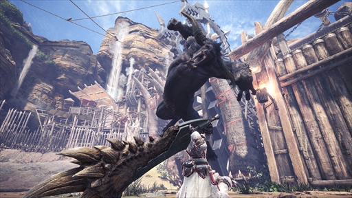 画像ギャラリー No.005のサムネイル画像 / ［TGS 2019］金獅子ラージャンとの激闘を実機プレイムービーでお届け。「MHW: ICEBORNE」の最新アップデートを会場で試遊してきた
