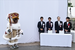 画像ギャラリー No.009のサムネイル画像 / 「MONSTER HUNTER WORLD: ICEBORNE」×鳥取市コラボ,巨大砂像完成お披露目式の模様をお届け。開催中のスタンプラリーも体験してきた
