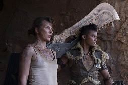画像ギャラリー No.001のサムネイル画像 / 実写映画「モンスターハンター」,アルテミスと“影蜘蛛ネルスキュラ”の死闘を収録した最新映像が公開に