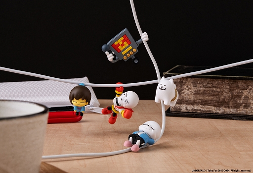 画像ギャラリー No.001のサムネイル画像 / 「UNDERTALE」のサンズやパピルス,ニンゲン,メタトン,うざいイヌのケーブルマスコットがガシャポンで登場。3月5日に予約販売開始