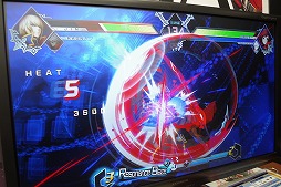 画像ギャラリー No.014のサムネイル画像 / ［EVO Japan］操作方法は簡略化されても “格ゲーらしさ”をしっかりと感じる「BLAZBLUE CROSS TAG BATTLE」プレイレポート