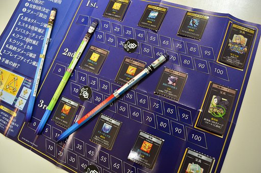 画像ギャラリー No.015のサムネイル画像 / 「Fate/Grand Order -SUMMON PENCIL SERVANT-」でアナログ聖杯戦争が勃発。これは「FGO」の対人戦バージョンだ