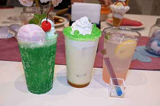 画像ギャラリー No.012のサムネイル画像 / 「プリンセスコネクト!Re:Dive」ד峠の釜めし”荻野屋コラボ試食会レポ。店内には,コラボグッズである等身大パネルの展示も