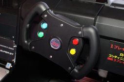 画像ギャラリー No.004のサムネイル画像 / SUPER GT公式「SEGA World Drivers Championship」“テスト走行会”レポート。35台のマシンが入り乱れる,大迫力の新作アーケードレースゲーム