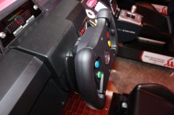 画像ギャラリー No.005のサムネイル画像 / SUPER GT公式「SEGA World Drivers Championship」“テスト走行会”レポート。35台のマシンが入り乱れる,大迫力の新作アーケードレースゲーム