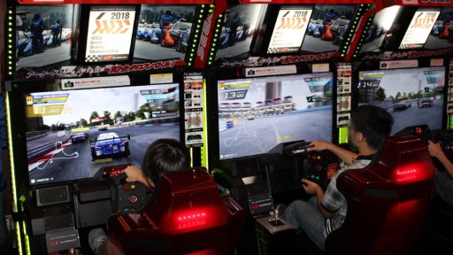 画像ギャラリー No.013のサムネイル画像 / SUPER GT公式「SEGA World Drivers Championship」“テスト走行会”レポート。35台のマシンが入り乱れる,大迫力の新作アーケードレースゲーム