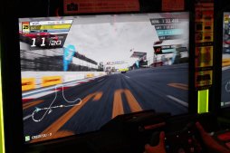 画像ギャラリー No.014のサムネイル画像 / SUPER GT公式「SEGA World Drivers Championship」“テスト走行会”レポート。35台のマシンが入り乱れる,大迫力の新作アーケードレースゲーム