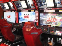 SUPER GT公式「SEGA World Drivers Championship」“テスト走行会”レポート。35台のマシンが入り乱れる，大迫力の新作アーケードレースゲーム