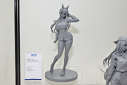 画像ギャラリー No.062のサムネイル画像 / ワンフェス2025[夏]レポート。「アズールレーン」だけでなく「勝利の女神：NIKKE」や「学園アイドルマスター」のフィギュアも充実