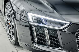 画像ギャラリー No.004のサムネイル画像 / 「FFXV」×Audiコラボで生まれた世界で1台の「The Audi R8 Star of Lucis」,東京オートサロン2019で展示へ。明日からオークションも