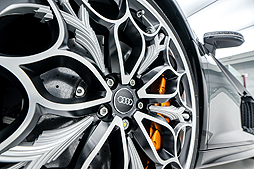 画像ギャラリー No.007のサムネイル画像 / 「FFXV」×Audiコラボで生まれた世界で1台の「The Audi R8 Star of Lucis」,東京オートサロン2019で展示へ。明日からオークションも