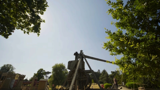 画像ギャラリー No.008のサムネイル画像 / 「Age of Empires IV」，攻城兵器のトレビュシェット（平衡錘投石機）を“テレビの教養番組風”にフィーチャーした最新ムービーが公開
