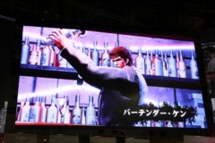 画像ギャラリー No.056のサムネイル画像 / ［TGS 2017］蝶野正洋氏をゲストに迎え，「龍が如く 極2」「龍が如く ONLINE」「北斗が如く」を紹介。真島吾朗のカラオケ新曲も披露されたステージをレポート