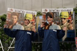 画像ギャラリー No.014のサムネイル画像 / 「龍が如く 極2」のファンイベントが大阪・道頓堀で開催。未公開シーンが披露されたステージの模様をスタッフ合同インタビューと共に掲載