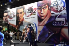 画像ギャラリー No.001のサムネイル画像 / ［TGS 2017］龍が如くスタジオが生み出す新しい“世紀末救世主伝説”。「北斗が如く」開発キーマンの横山昌義氏と佐藤大輔氏にインタビュー