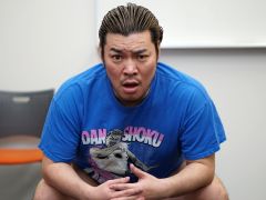 カタギにも分かる「龍オン」ドンパチ指南：第5回「龍が如くファン代表，男色ディーノ選手にインタビュー。シリーズファンだからこそやるべき龍オンの魅力とは？」