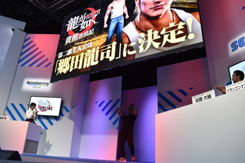 画像ギャラリー No.003のサムネイル画像 / ［TGS 2019］メインストーリー第2部新主人公・郷田龍司演じる岩崎征実さんが登壇！ 「龍が如く ONLINE」のステージレポート