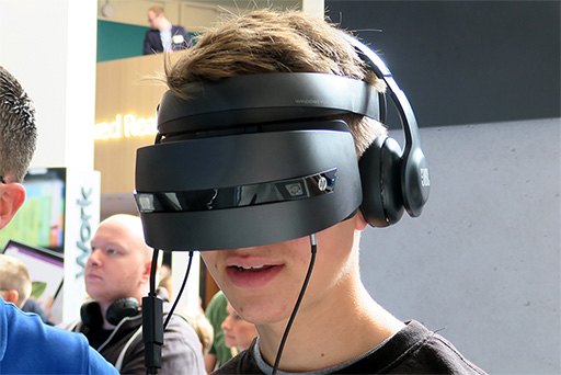 画像ギャラリー No.004のサムネイル画像 / VR HMDのエントリー市場を切り開くかも？ Windows Mixed Reality対応VR HMDをIFA会場で試してみた