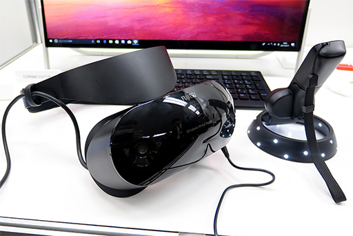 画像ギャラリー No.004のサムネイル画像 / 富士通，Windows MR対応VR HMDとノートPCのセットモデルを12月に発売。VR HMD単体は税込5万円台後半で購入可能に