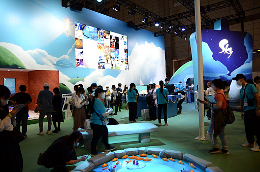 画像ギャラリー No.001のサムネイル画像 / ［TGS2022］「Sky 星を紡ぐ子どもたち」ブース フォトレポート。東京ゲームショウの会場にファンが集う癒しの空間が現れる