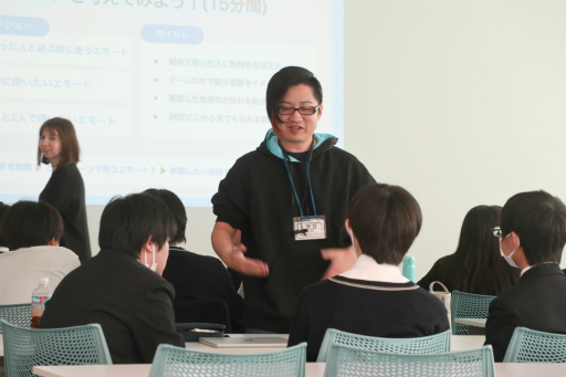 画像ギャラリー No.025のサムネイル画像 / 「Sky」の魅力を中学生に伝える特別授業をレポート。「言葉を超えてつながる多様性」と「優しさを育むゲームデザイン」が紹介される