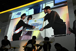 画像ギャラリー No.007のサムネイル画像 / ［TGS 2017］スマホアプリ第一弾「LayereD Stories 0」も発表。声優オーディションで優勝した柳 晃平さんと白砂沙帆さんも登場した「Project LayereD」ステージをレポート
