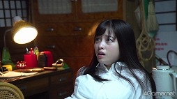 画像ギャラリー No.009のサムネイル画像 / 「放置少女」,橋本環奈さんが出演する新TVCMのメイキングが公開。稲川淳二さんの“怪談語り”も必見