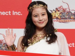「放置少女」の新テレビCM発表会レポートを掲載。女優・今田美桜さんが女神姿で登場するも，なんと“放置”される？