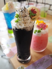 画像ギャラリー No.031のサムネイル画像 / おすすめメニューはカレードリンク。「KING OF PRISM-Shiny Seven Stars-」×プリズムストーンカフェをレポート