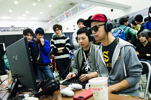画像ギャラリー No.044のサムネイル画像 / ［EVO Japan］「BBCF」「KOF XIV」の優勝者が決定した2日目Twitterまとめ。「ストV AE」など4タイトルで最終日進出者が決定