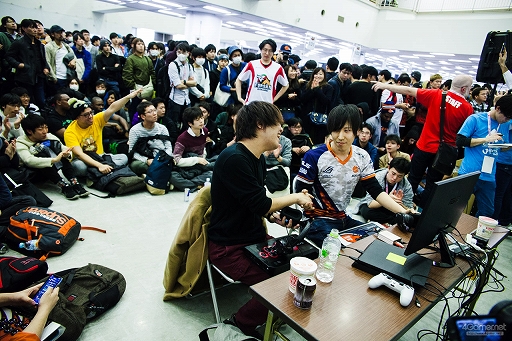 画像ギャラリー No.130のサムネイル画像 / ［EVO Japan］「BBCF」「KOF XIV」の優勝者が決定した2日目Twitterまとめ。「ストV AE」など4タイトルで最終日進出者が決定