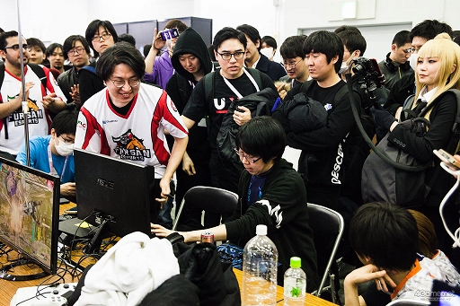 画像ギャラリー No.136のサムネイル画像 / ［EVO Japan］「BBCF」「KOF XIV」の優勝者が決定した2日目Twitterまとめ。「ストV AE」など4タイトルで最終日進出者が決定