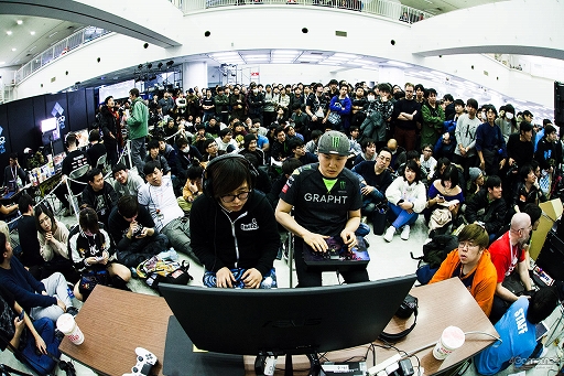 画像ギャラリー No.154のサムネイル画像 / ［EVO Japan］「BBCF」「KOF XIV」の優勝者が決定した2日目Twitterまとめ。「ストV AE」など4タイトルで最終日進出者が決定