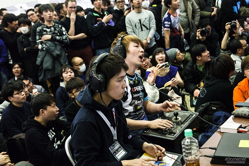 画像ギャラリー No.157のサムネイル画像 / ［EVO Japan］「BBCF」「KOF XIV」の優勝者が決定した2日目Twitterまとめ。「ストV AE」など4タイトルで最終日進出者が決定