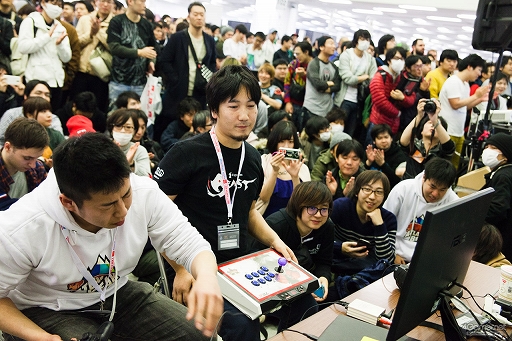 画像ギャラリー No.170のサムネイル画像 / ［EVO Japan］「BBCF」「KOF XIV」の優勝者が決定した2日目Twitterまとめ。「ストV AE」など4タイトルで最終日進出者が決定