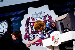 画像ギャラリー No.023のサムネイル画像 / ［闘会議2018］「ストリートファイターV AE」闘会議GP決勝大会レポート。優勝賞金200万円を獲得したのは板橋ザンギエフ選手
