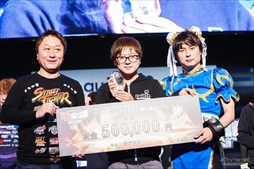 画像ギャラリー No.038のサムネイル画像 / ［闘会議2018］「ストリートファイターV AE」闘会議GP決勝大会レポート。優勝賞金200万円を獲得したのは板橋ザンギエフ選手
