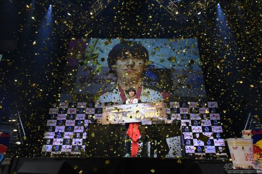 画像ギャラリー No.002のサムネイル画像 / ［EVO Japan］優勝賞金150万円はももち選手の手に。「ストリートファイターV アーケードエディション」部門決勝にて，ふ〜ど選手との至極の地上戦を制す