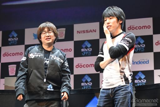 画像ギャラリー No.003のサムネイル画像 / ［EVO Japan］優勝賞金150万円はももち選手の手に。「ストリートファイターV アーケードエディション」部門決勝にて，ふ〜ど選手との至極の地上戦を制す