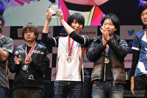 画像ギャラリー No.005のサムネイル画像 / ［EVO Japan］優勝賞金150万円はももち選手の手に。「ストリートファイターV アーケードエディション」部門決勝にて，ふ〜ど選手との至極の地上戦を制す